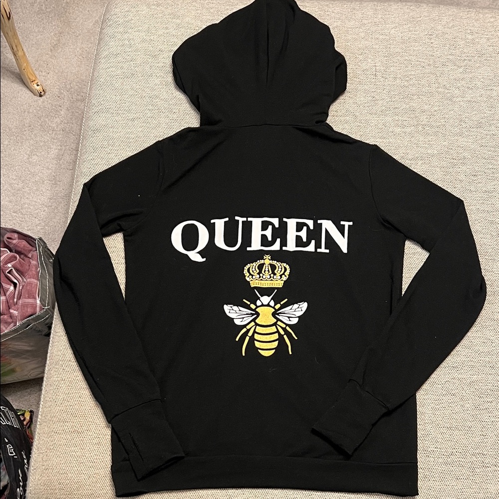 Black "QUEEN" Bee‎ Graphic Hoodie